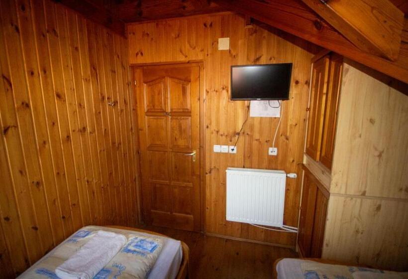 침실 4개 아파트, Radics Panzió étterem és Pihenő Központ