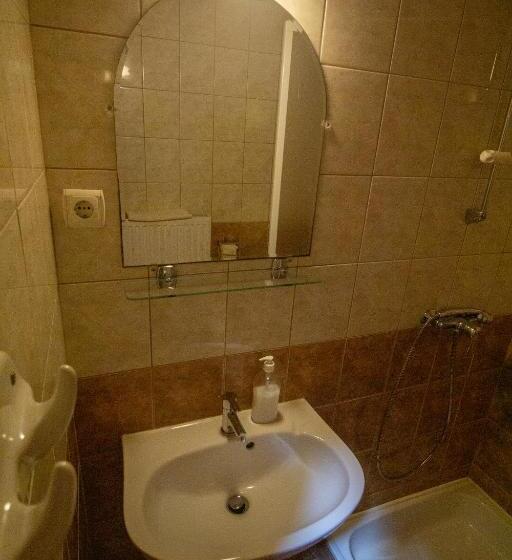 침실 4개 아파트, Radics Panzió étterem és Pihenő Központ