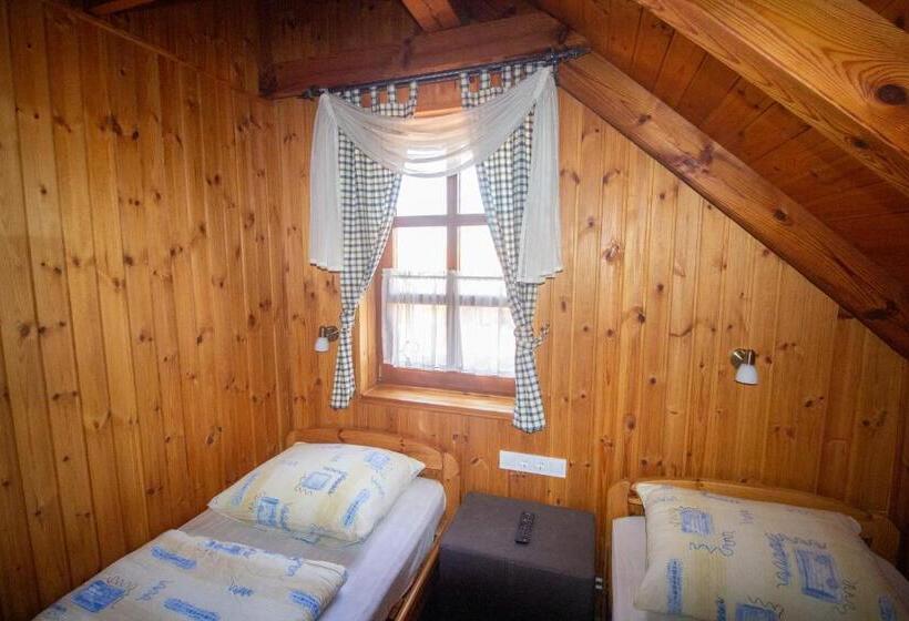 침실 4개 아파트, Radics Panzió étterem és Pihenő Központ