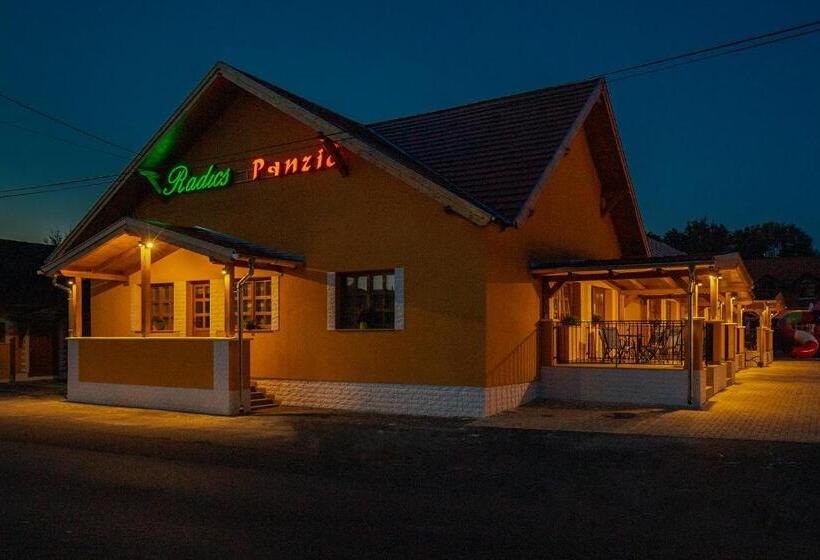 패밀리 룸, Radics Panzió étterem és Pihenő Központ