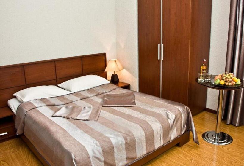 اتاق اکونومی, Laguna