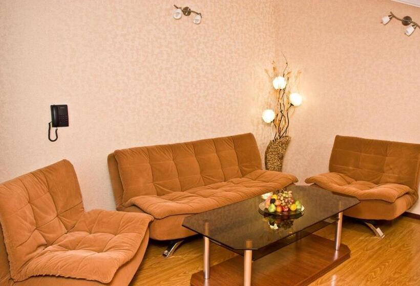 اتاق خانوادگی, Laguna