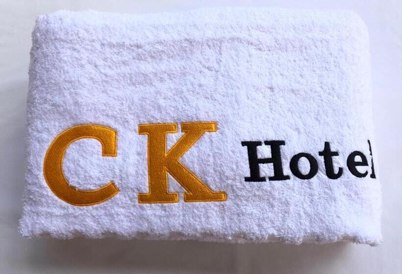 اتاق لوکس خانوادگی, Ck