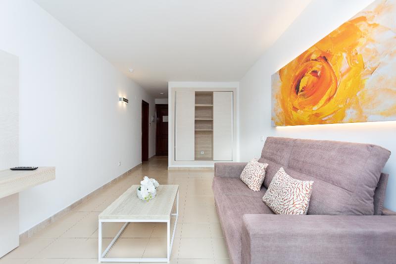 اتاق لوکس سه تخته, Ck