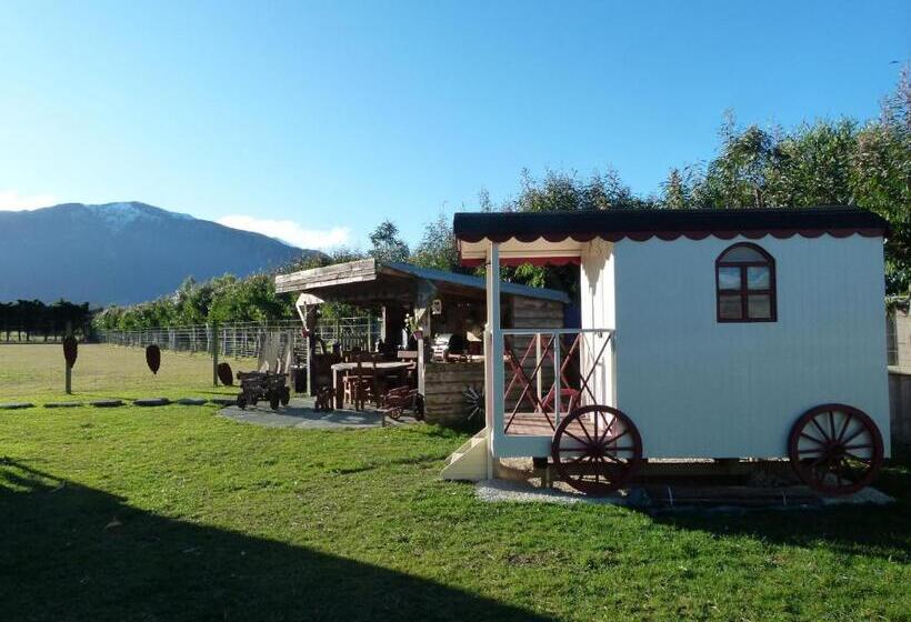 Номер Стандарт, Wacky Stays   Unique Farm Stay Glamping Rentals, Free Animal Feeding Tours