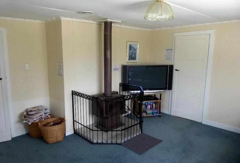 2间卧室的房子, Wacky Stays   Unique Farm Stay Glamping Rentals, Free Animal Feeding Tours