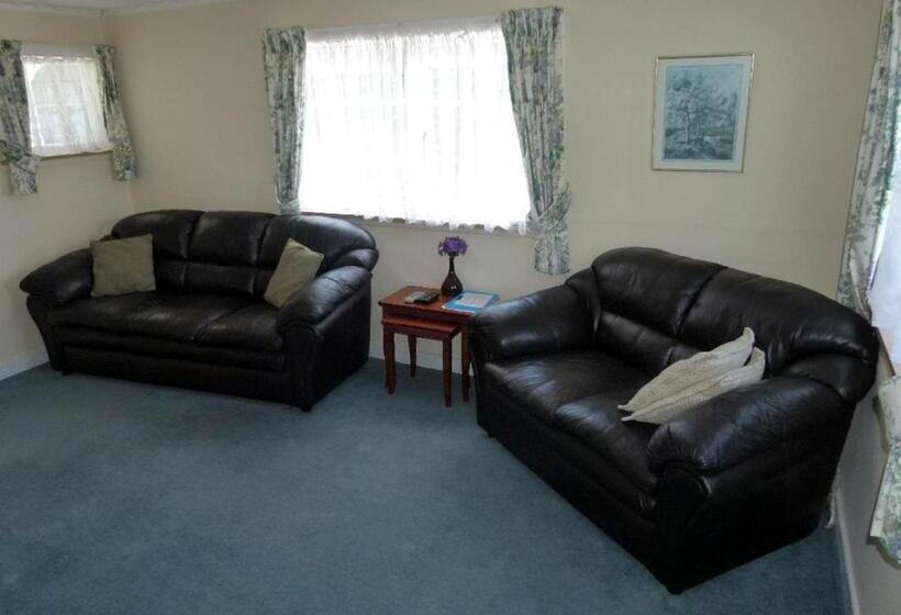 2间卧室的房子, Wacky Stays   Unique Farm Stay Glamping Rentals, Free Animal Feeding Tours