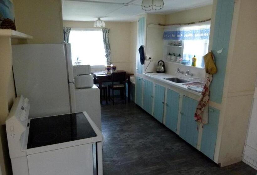 Дом 2 Спальни, Wacky Stays   Unique Farm Stay Glamping Rentals, Free Animal Feeding Tours