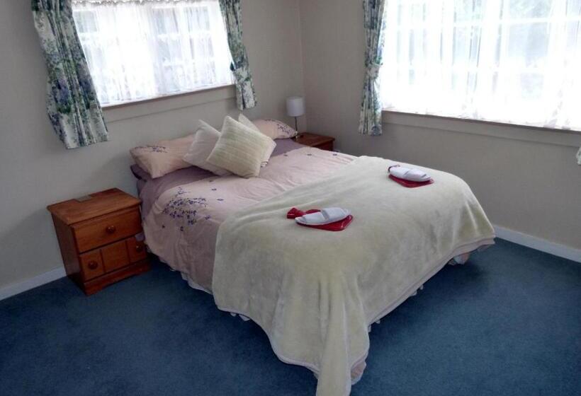 2间卧室的房子, Wacky Stays   Unique Farm Stay Glamping Rentals, Free Animal Feeding Tours