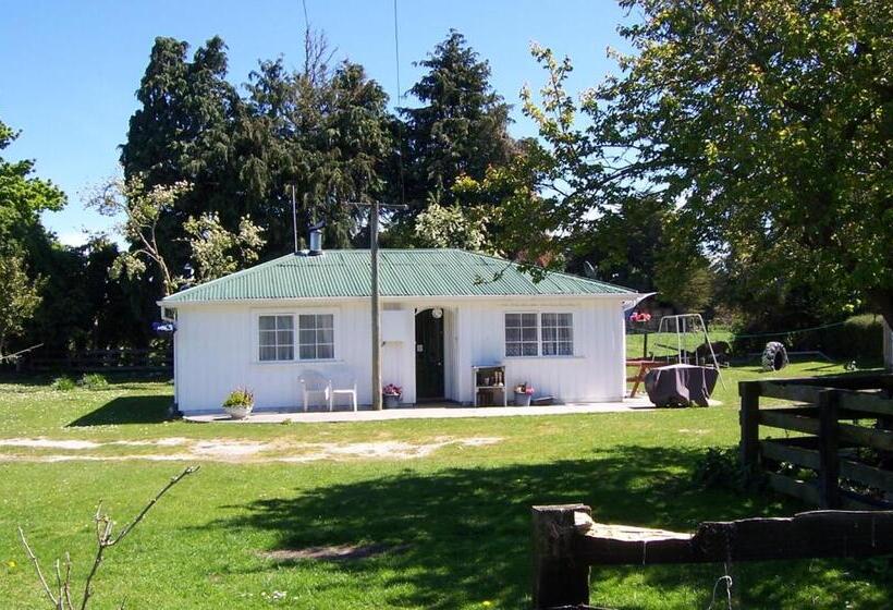 2间卧室的房子, Wacky Stays   Unique Farm Stay Glamping Rentals, Free Animal Feeding Tours