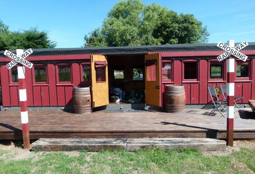 شقة غرفتين, Wacky Stays   Unique Farm Stay Glamping Rentals, Free Animal Feeding Tours