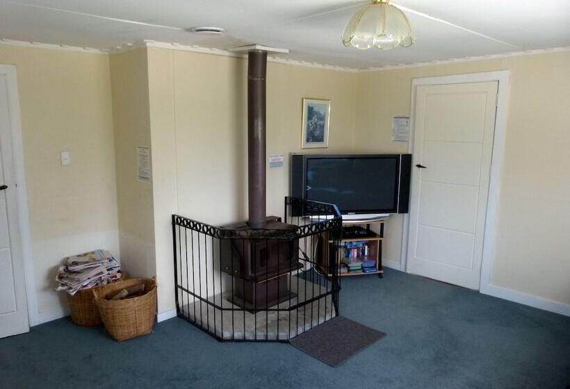 2间卧室的房子, Wacky Stays   Unique Farm Stay Glamping Rentals, Free Animal Feeding Tours