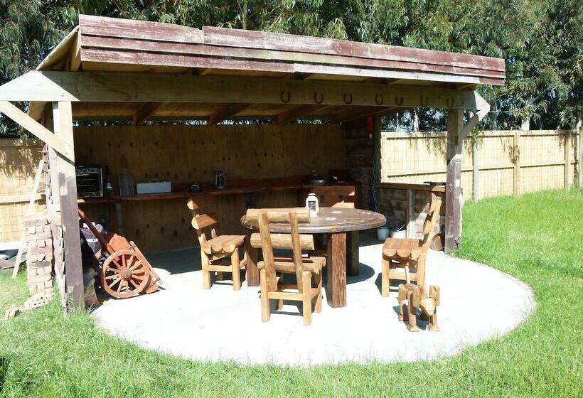 1间卧室的房子, Wacky Stays   Unique Farm Stay Glamping Rentals, Free Animal Feeding Tours