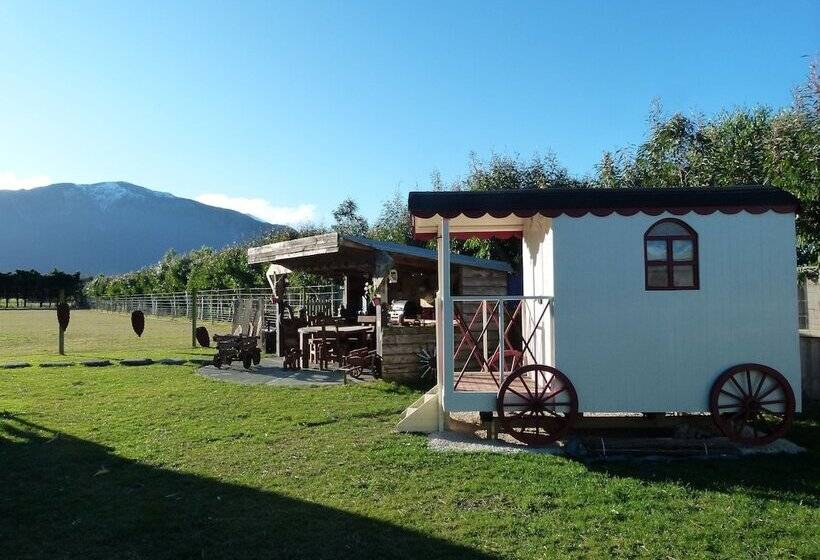 Дом 1 Спальня, Wacky Stays   Unique Farm Stay Glamping Rentals, Free Animal Feeding Tours