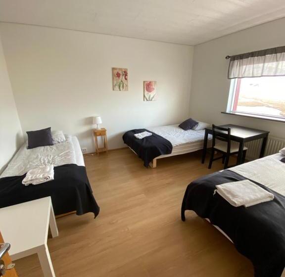 اتاق استاندارد سه تخته با سرویس بهداشتی مشترک, Grund í Grundarfirði Economy Guesthouse