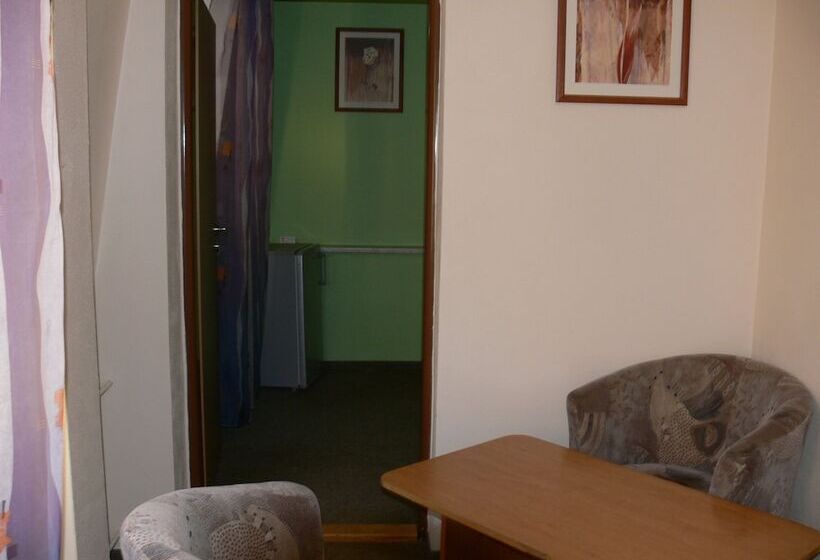 标准三人间, Penzion Agrothermal