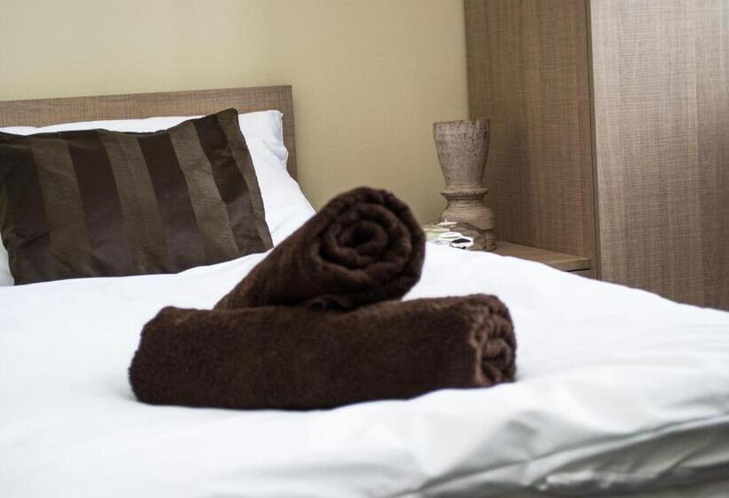 חדר סטנדרט לארבעה, Penzion S Wellness Uherské Hradiště