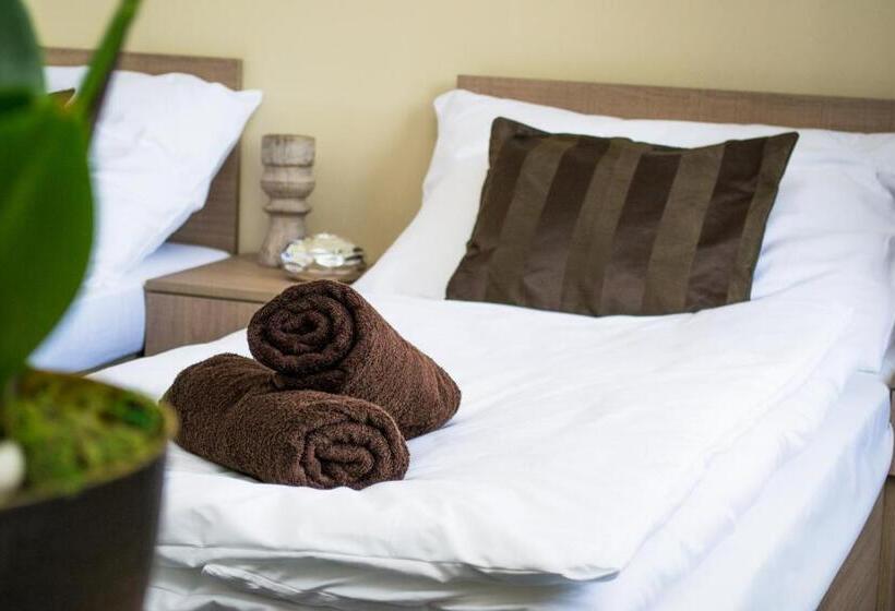 חדר סטנדרט לשלושה, Penzion S Wellness Uherské Hradiště