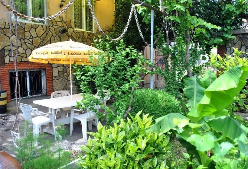 اتاق استاندارد سه نفره, Tamar Guest House