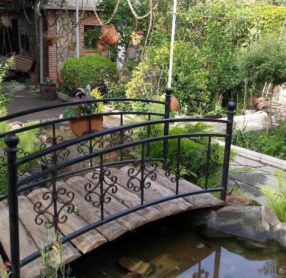 اتاق اکونومی, Tamar Guest House