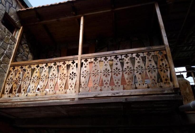 اتاق استاندارد سه نفره, Tamar Guest House