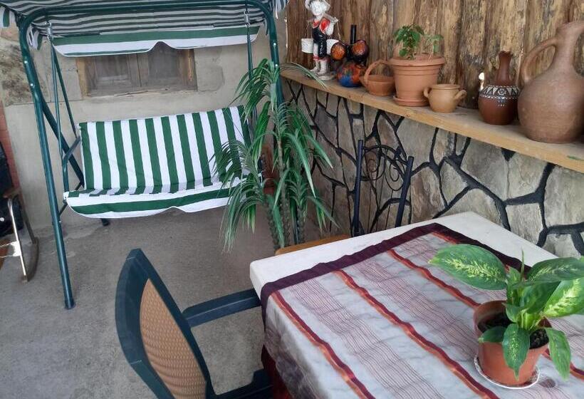 اتاق استاندارد سه نفره, Tamar Guest House