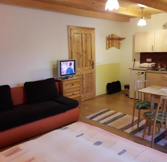 スタンダードスタジオ, Chalupa Vaclav