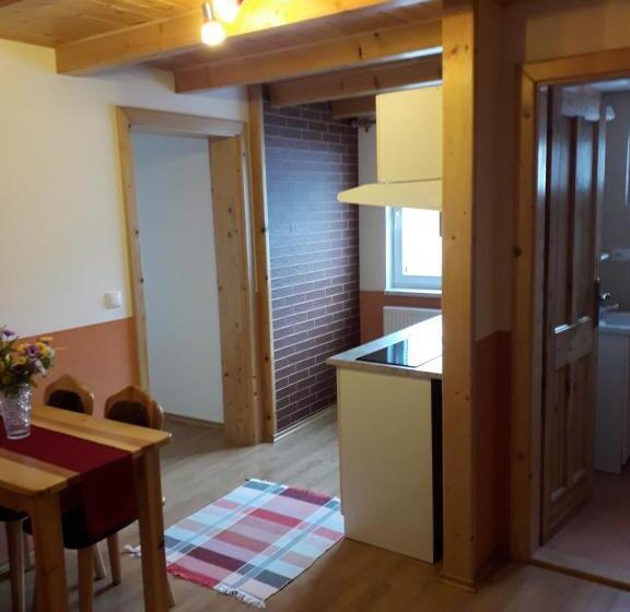 スタンダードスタジオ, Chalupa Vaclav