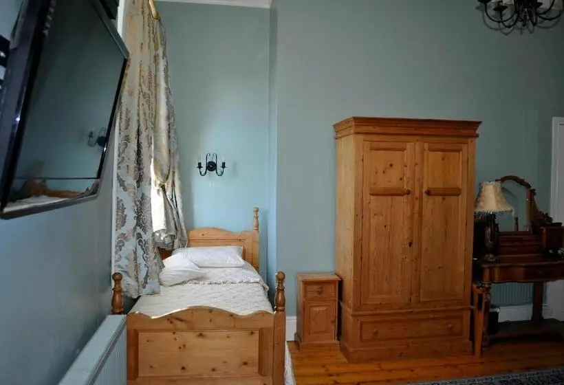 Perhehuone, Highfield House Guesthouse
