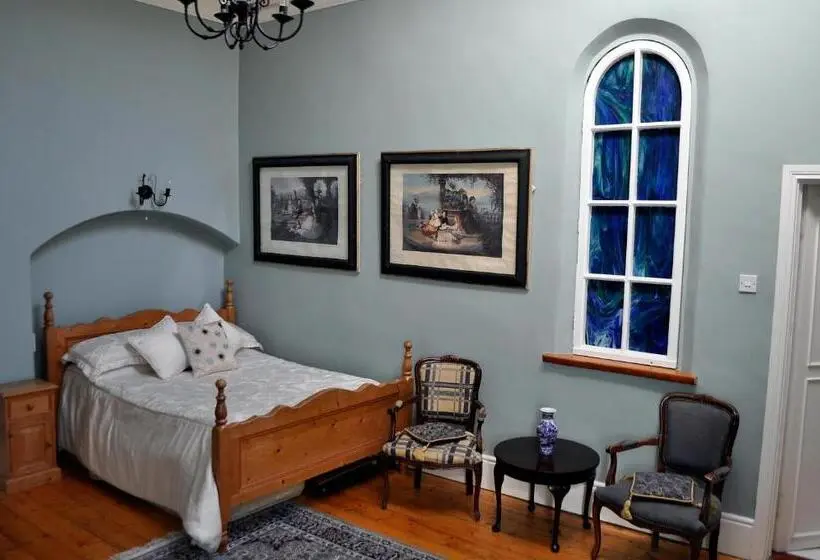 Perhehuone, Highfield House Guesthouse