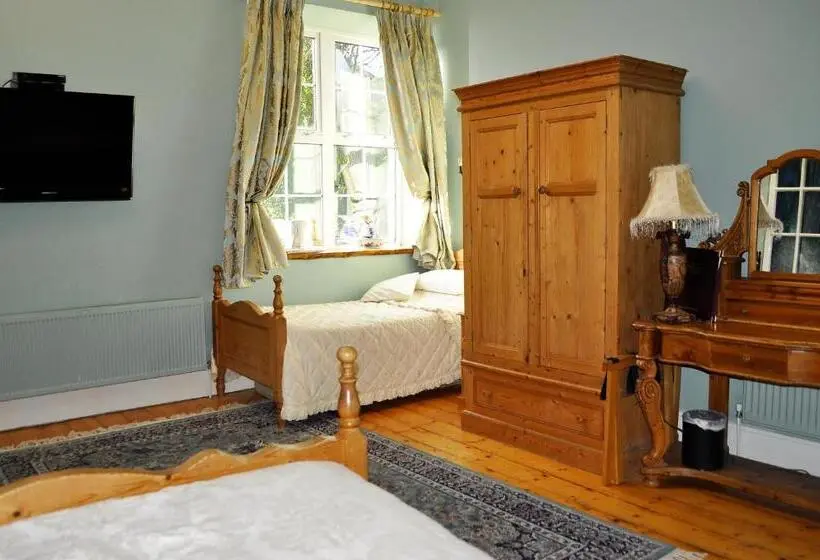 Perhehuone, Highfield House Guesthouse