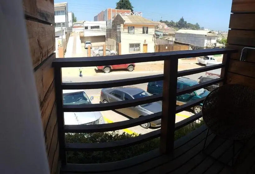 バスルーム共有のトリプルスタンダード, Hostel Moreno