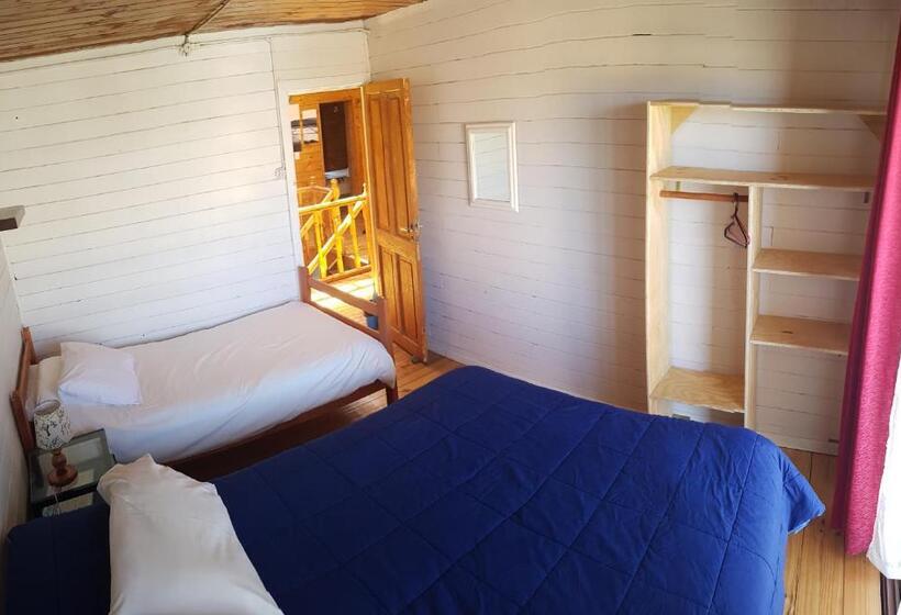 バスルーム共有のトリプルスタンダード, Hostel Moreno