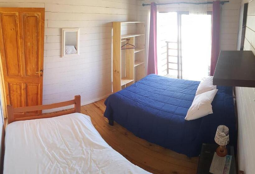 バスルーム共有のトリプルスタンダード, Hostel Moreno