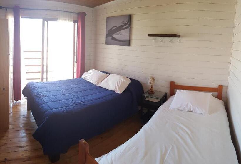 バスルーム共有のトリプルスタンダード, Hostel Moreno