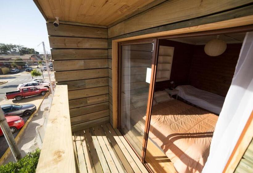 バスルーム共有のトリプルスタンダード, Hostel Moreno