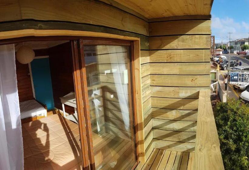 バスルーム共有のトリプルスタンダード, Hostel Moreno