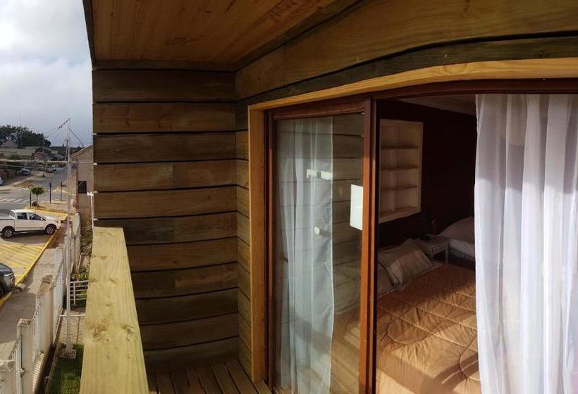 バスルーム共有のトリプルスタンダード, Hostel Moreno