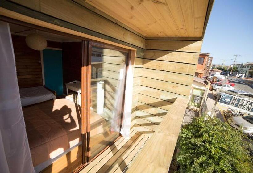 バスルーム共有のトリプルスタンダード, Hostel Moreno