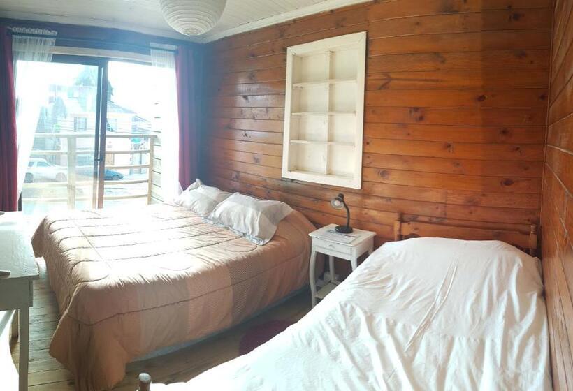 バスルーム共有のトリプルスタンダード, Hostel Moreno