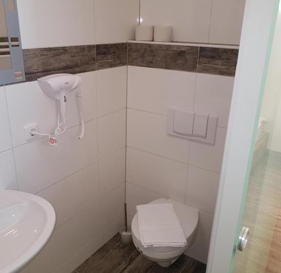 スタンダードトリプルルーム, Pension Central Semmering