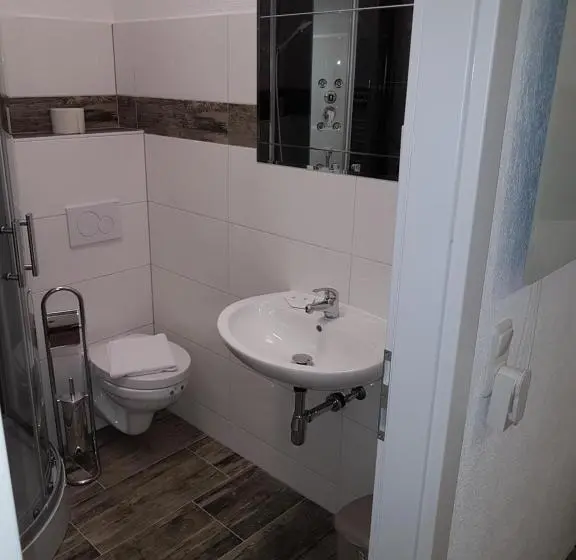 Quarto Quádruplo Standard, Pension Central Semmering