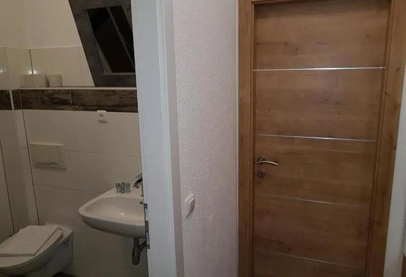 Quarto Quádruplo Standard, Pension Central Semmering