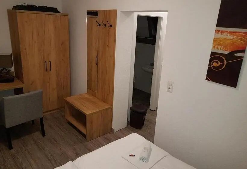 Quarto Quádruplo Standard, Pension Central Semmering