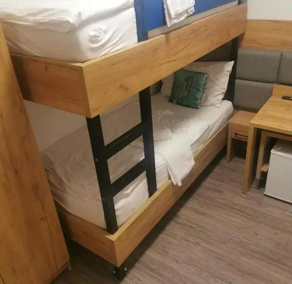 Quarto Quádruplo Standard, Pension Central Semmering
