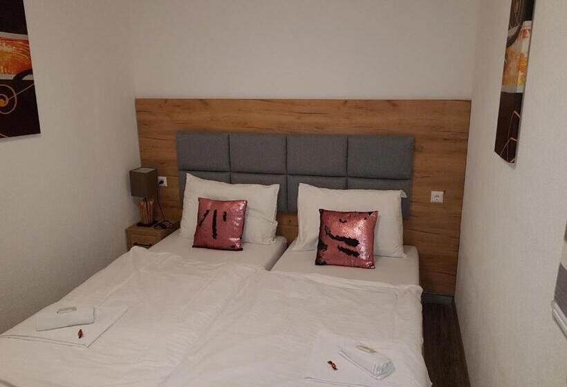 スタンダード４人部屋, Pension Central Semmering