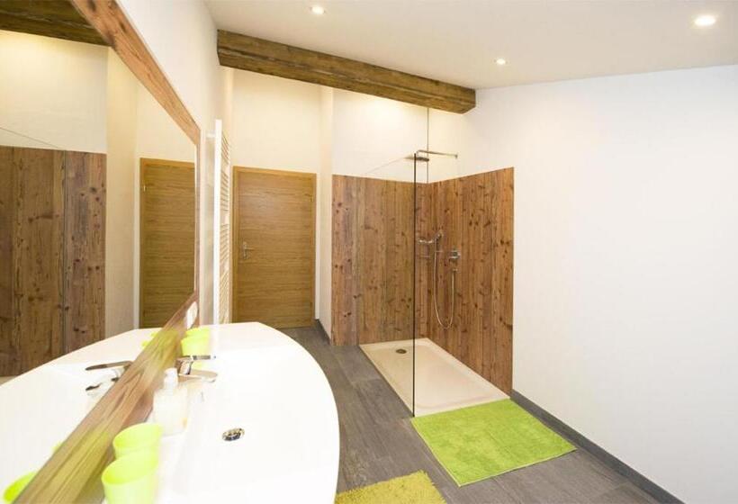 Family flat with lake view, Alpenhof Grafleiten