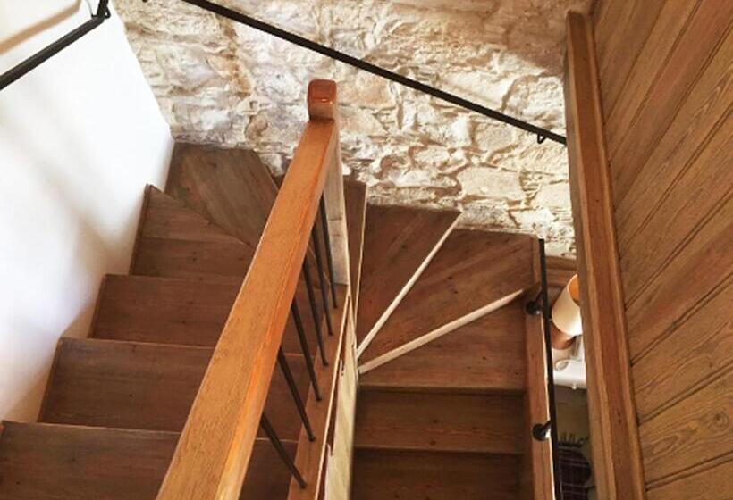 스탠다드 스튜디오, Apokryfo Traditional Guesthouse