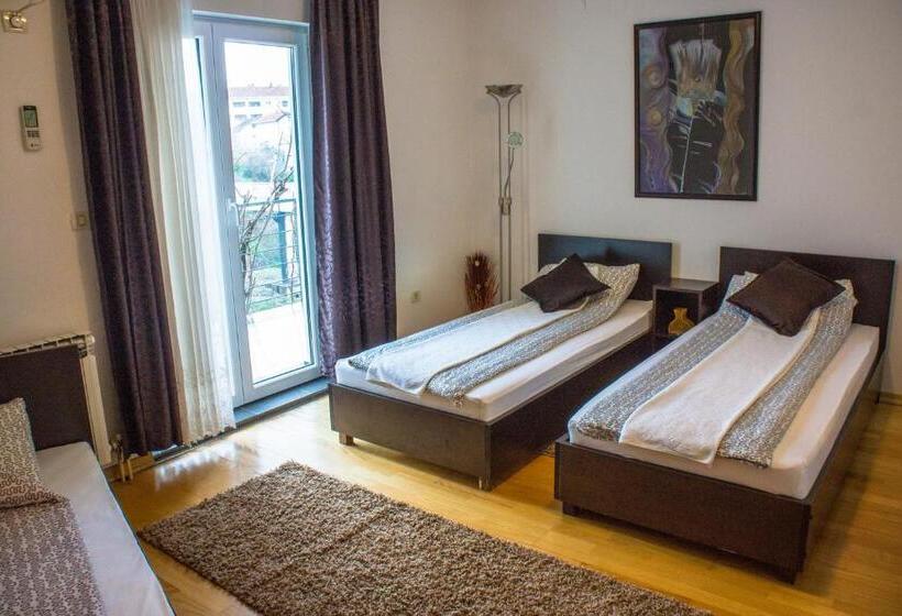 اتاق استاندارد سه تخته با سرویس بهداشتی مشترک, Elite Guest House