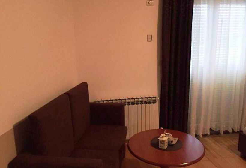 2 Bedrooms Suite 2 Bedrooms River View, Elite Guest House